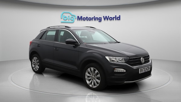 Used Volkswagen T-Roc 2020 for sale - 76152308: Photo 2