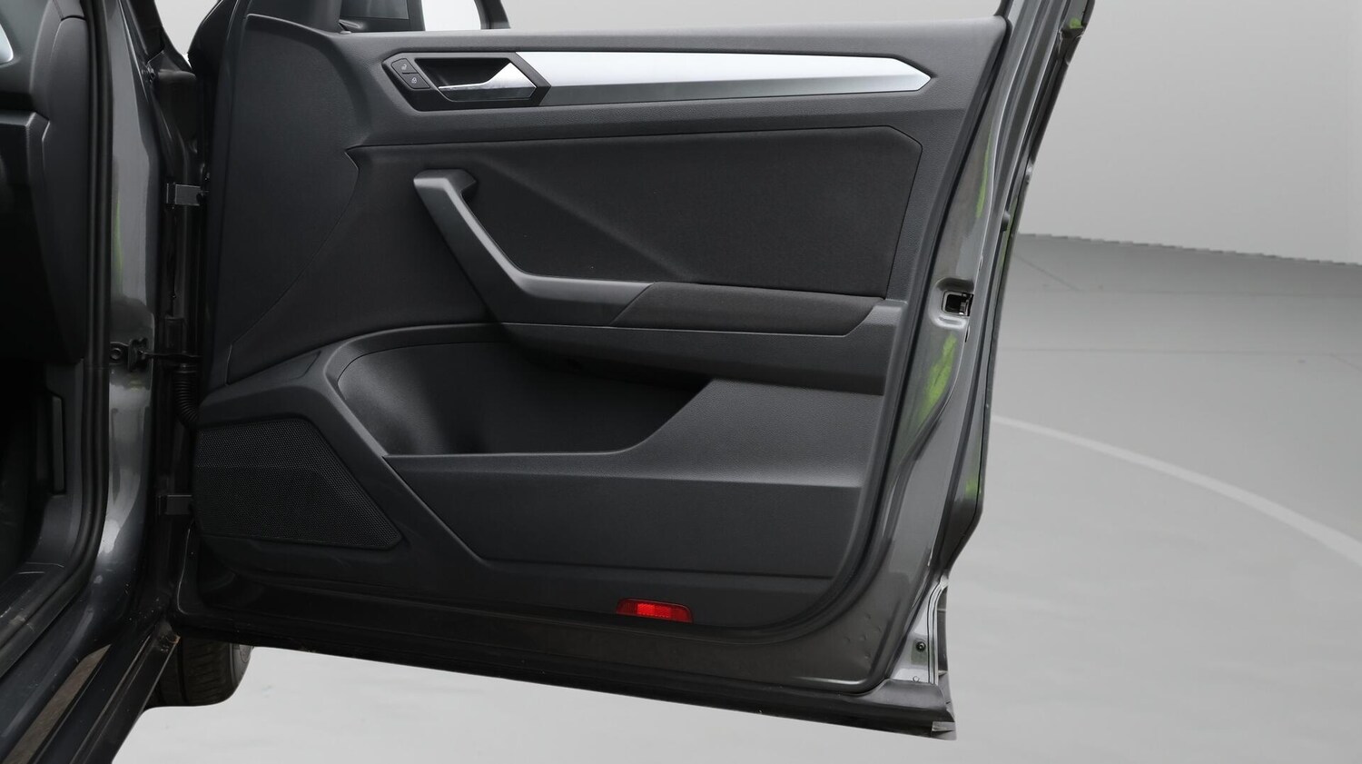 Used Volkswagen T-Roc 2024 for sale - 76512448: Photo 16