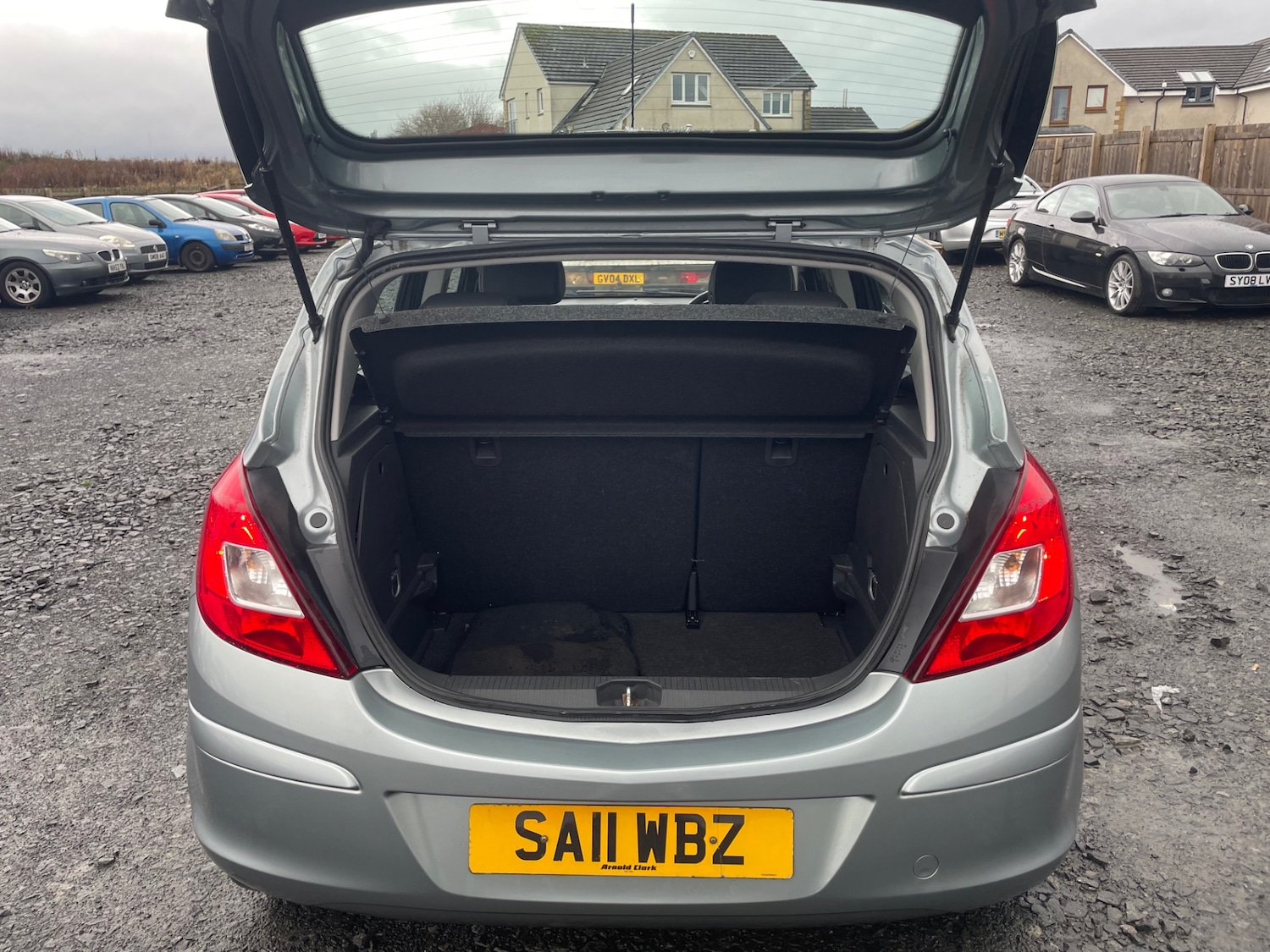 Used Vauxhall Corsa 2011 for sale - 76891716: Photo 2