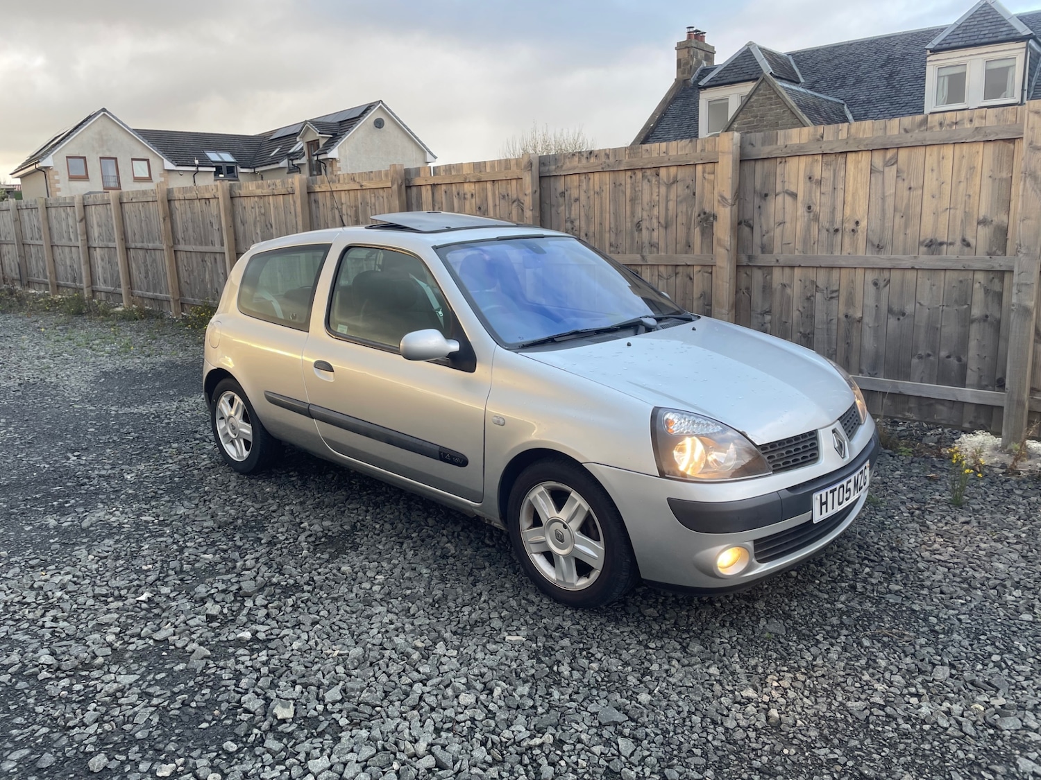 Used Renault Clio 2005 for sale - 76590241: Photo 2