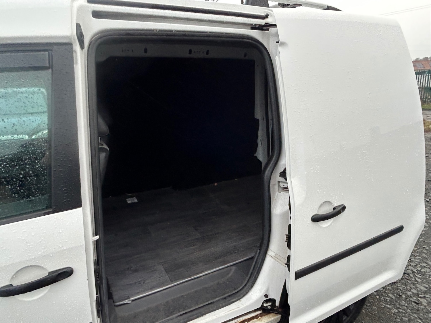 Used Volkswagen Caddy 2011 for sale - 77989997: Photo 5