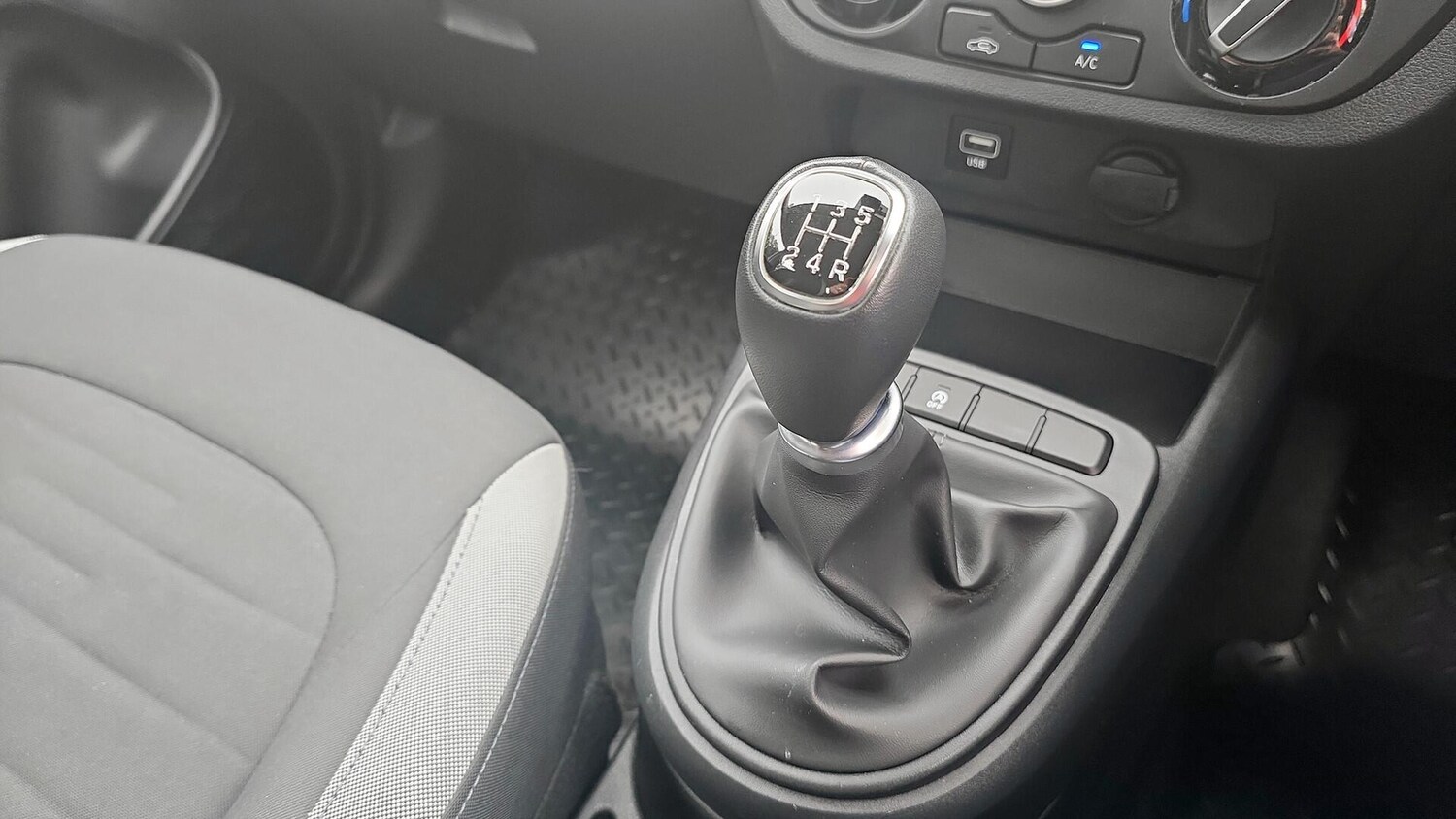 Used Hyundai i10 2021 for sale - 76152122: Photo 24