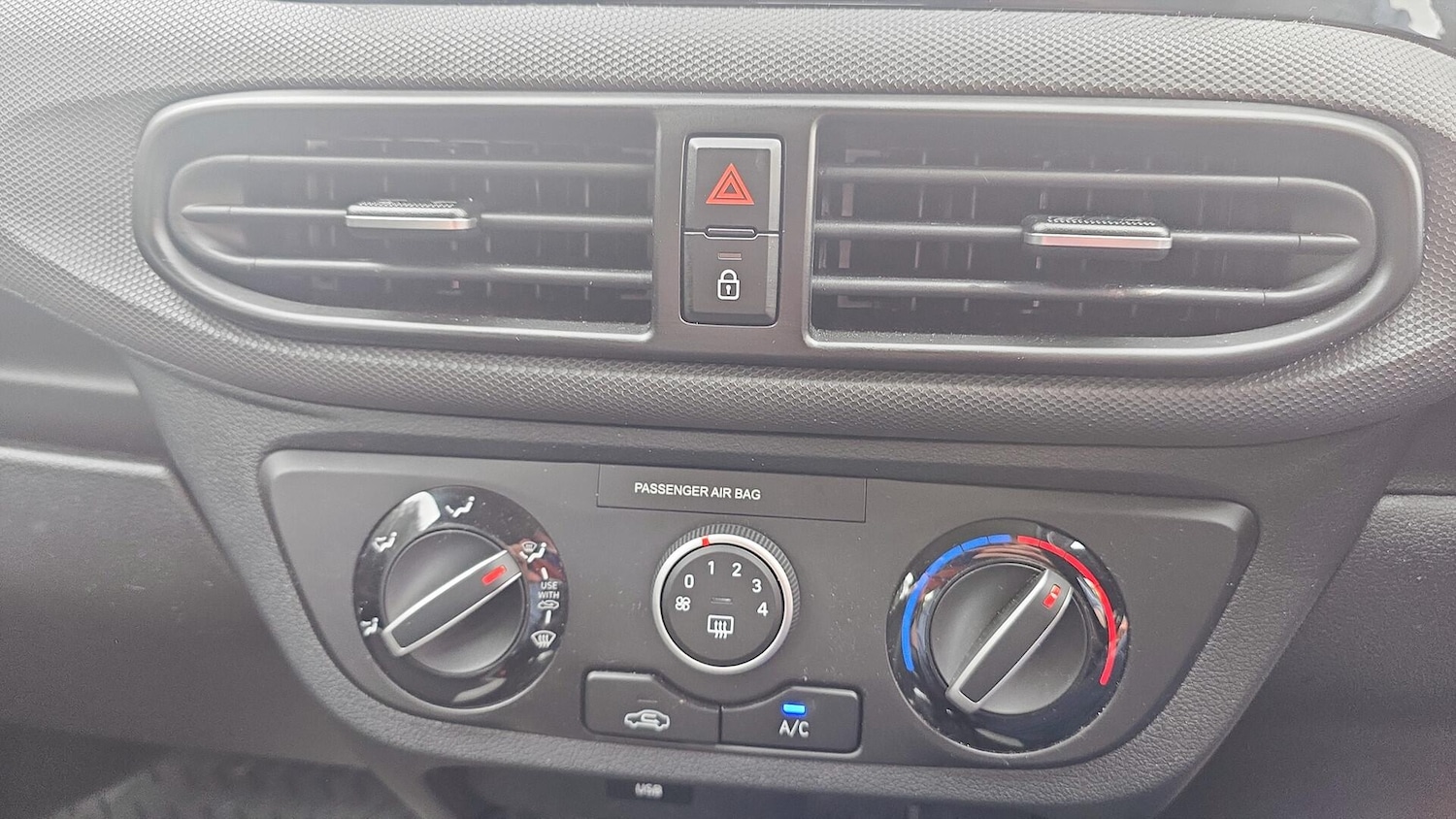 Used Hyundai i10 2021 for sale - 76152122: Photo 31