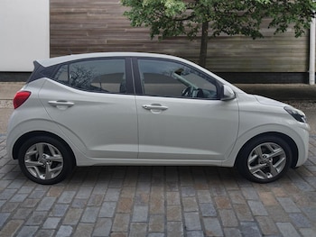 Used Hyundai i10 2023 for sale - 77358638: Photo