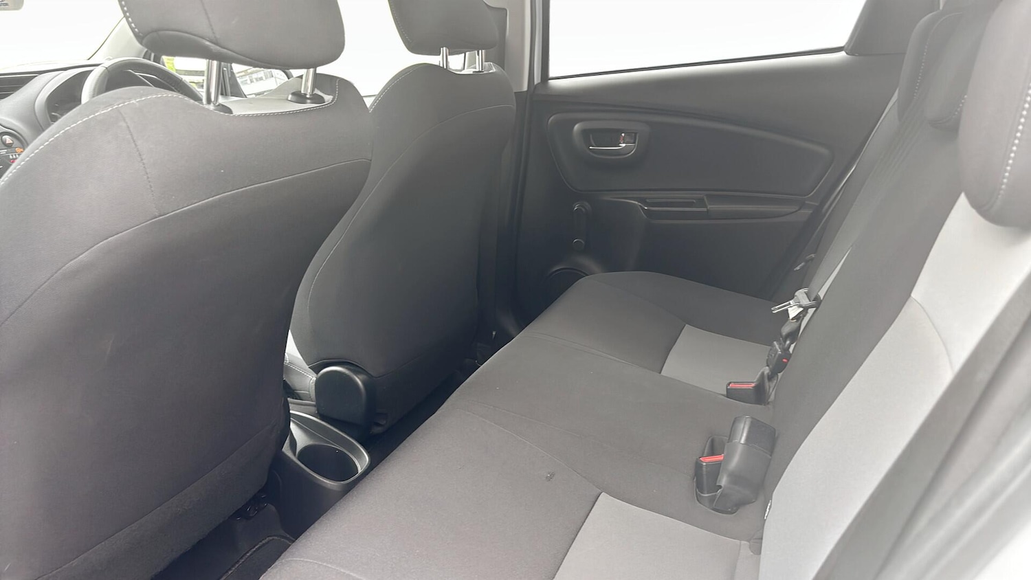 Used Toyota Yaris 2018 for sale - 75991417: Photo 29