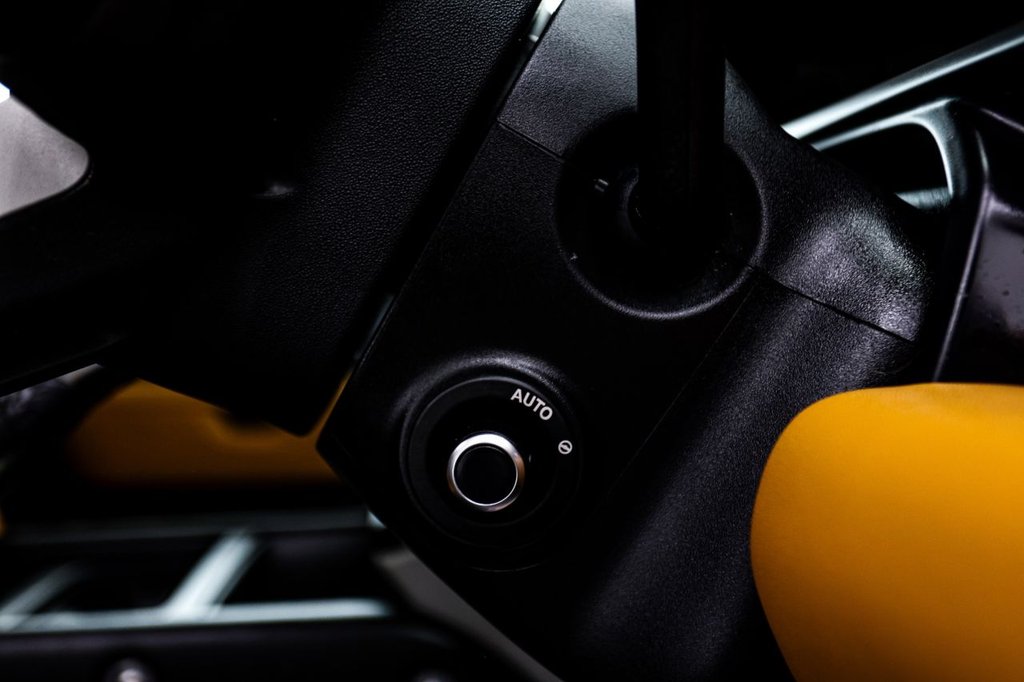 Used Land Rover Defender 2023 for sale - 77991243: Photo 37