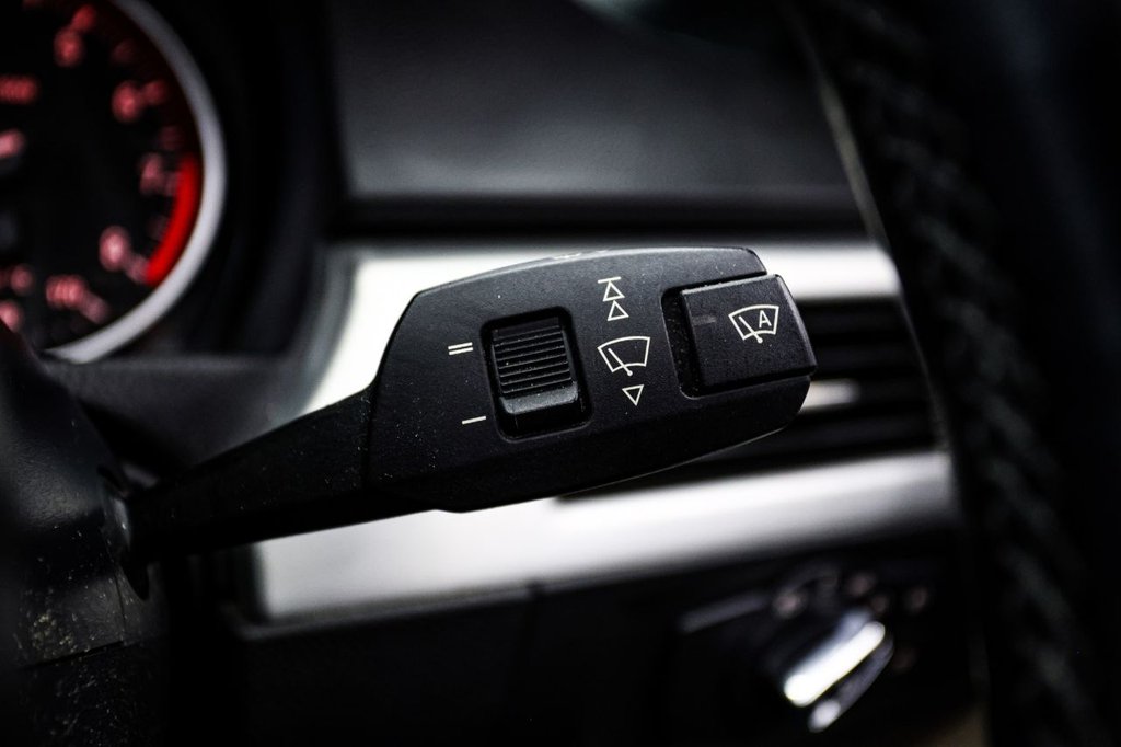 Used BMW 3 Series 2011 for sale - 77064822: Photo 38