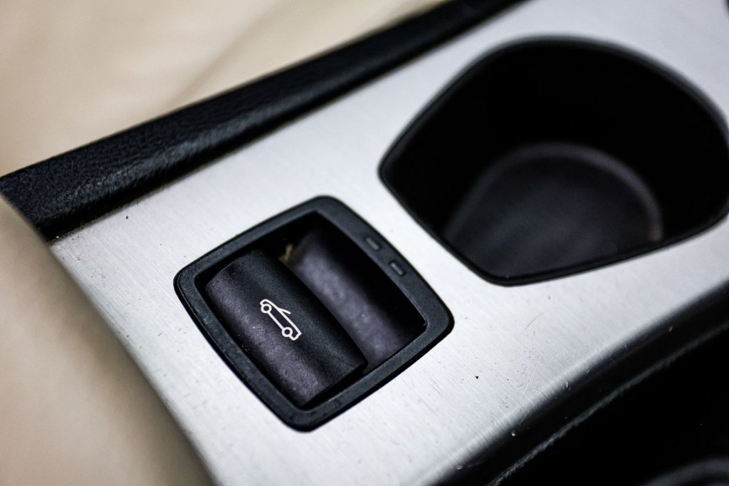 Used BMW 3 Series 2011 for sale - 77407688: Photo 47