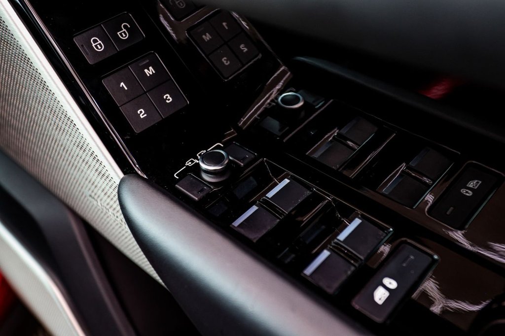 Used Land Rover Range Rover Velar 2020 for sale - 77765104: Photo 31