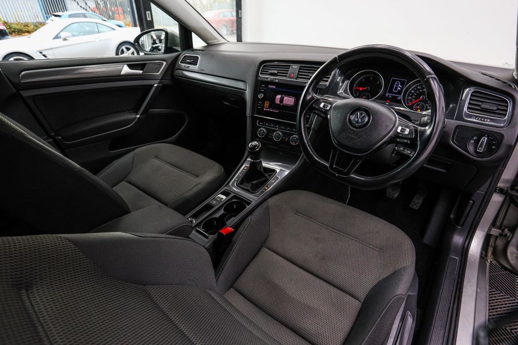 Used Volkswagen Golf 2020 for sale - 76546917: Photo 24