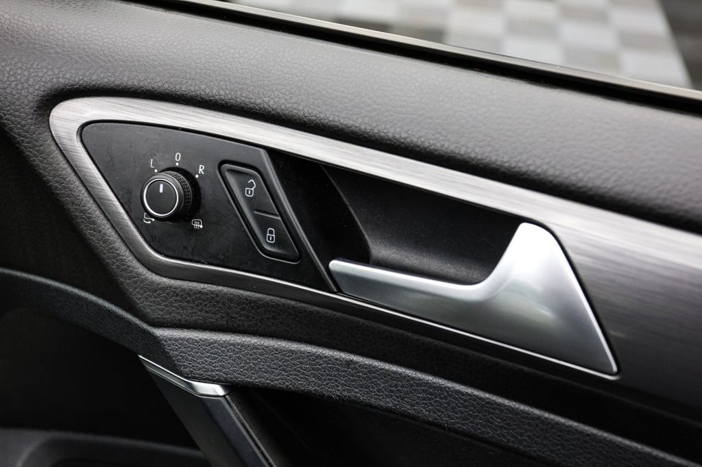 Used Volkswagen Golf 2020 for sale - 76546917: Photo 29