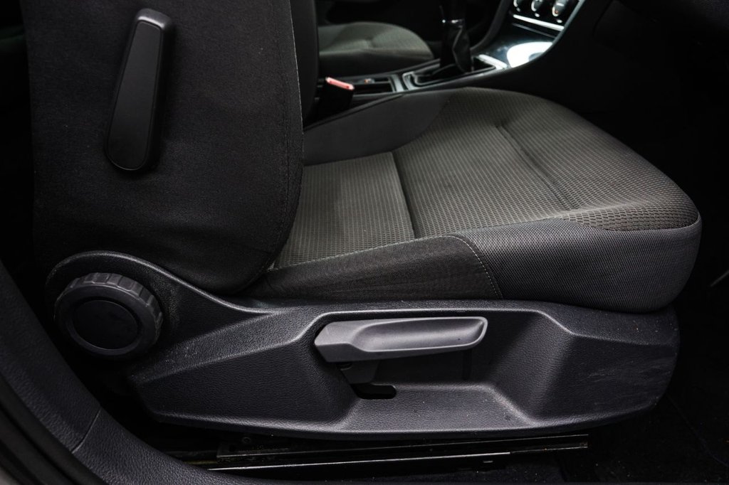 Used Volkswagen Golf 2020 for sale - 76546917: Photo 30