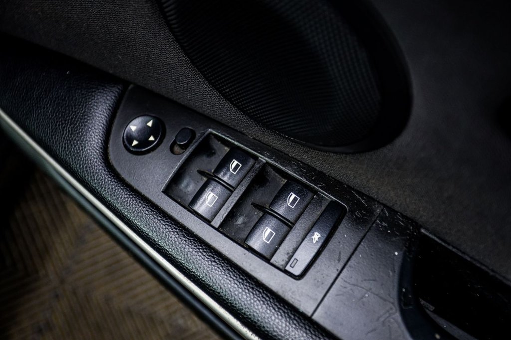 Used BMW 3 Series 2005 for sale - 77499120: Photo 27