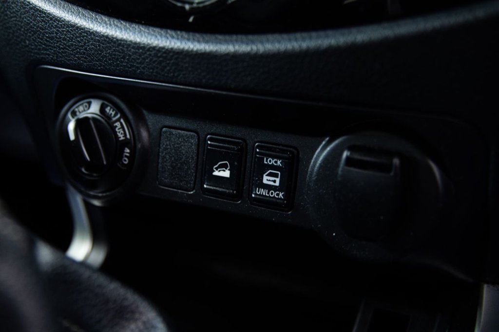 Used Nissan Navara 2018 for sale - 76569925: Photo 42