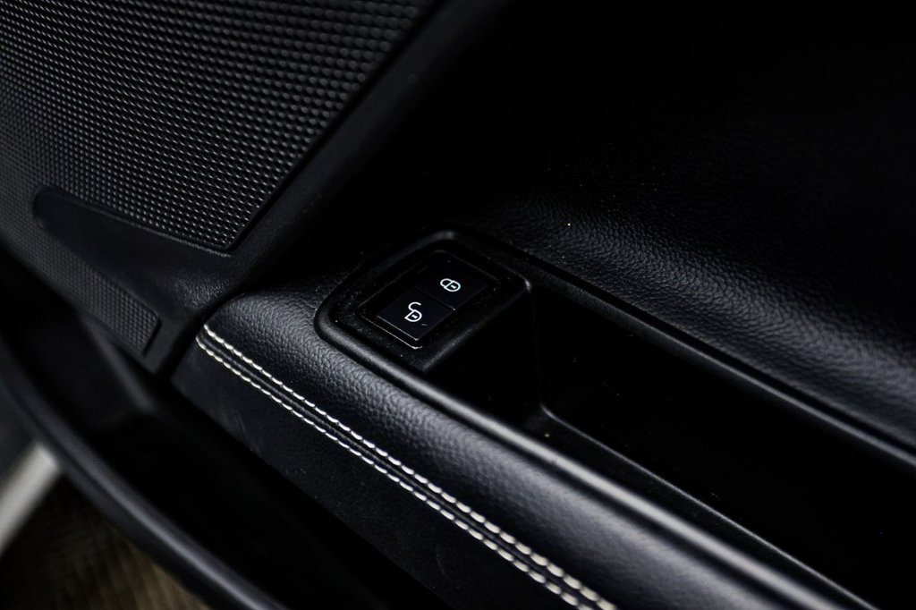 Used Jaguar XE 2017 for sale - 77037875: Photo 29