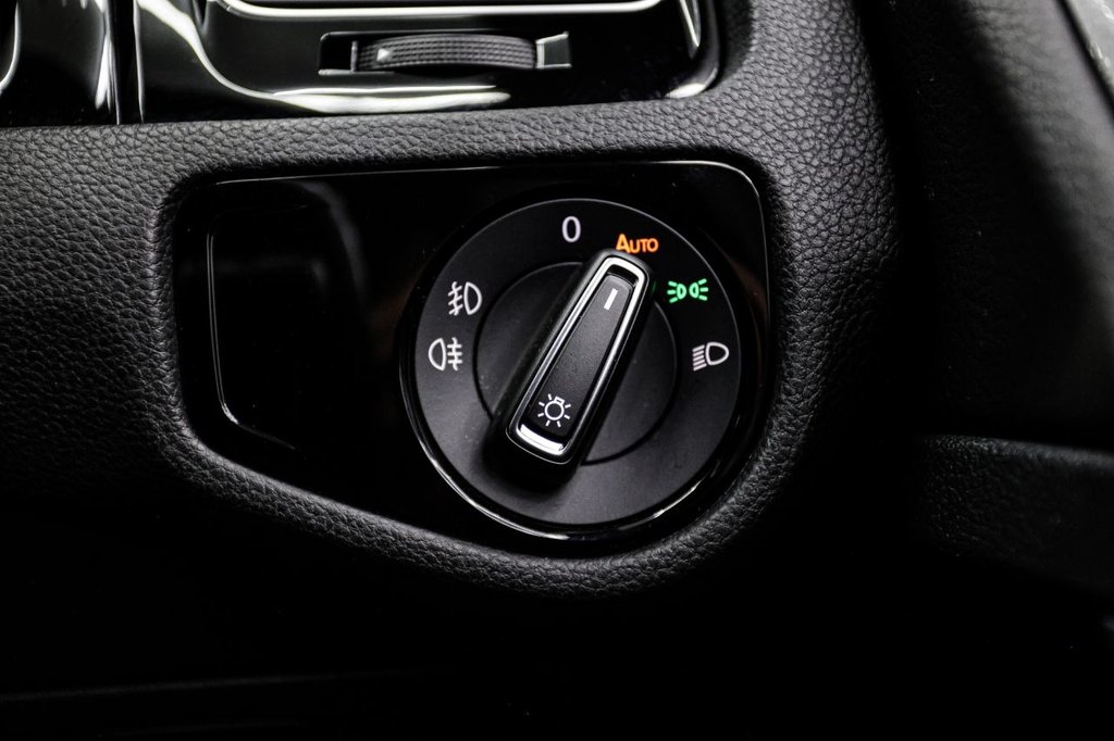 Used Volkswagen Golf 2019 for sale - 76883507: Photo 40