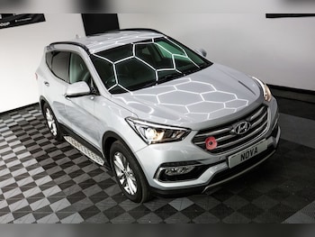 Used Hyundai Santa Fe 2016 for sale - 76256769: Photo