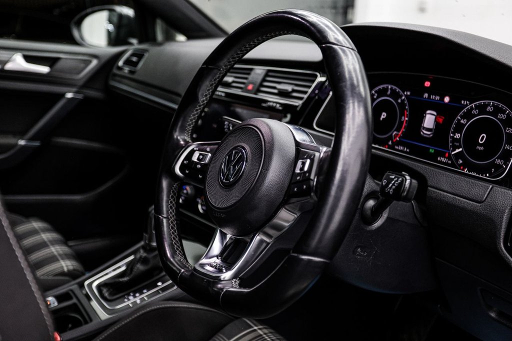 Used Volkswagen Golf 2019 for sale - 77027052: Photo 31