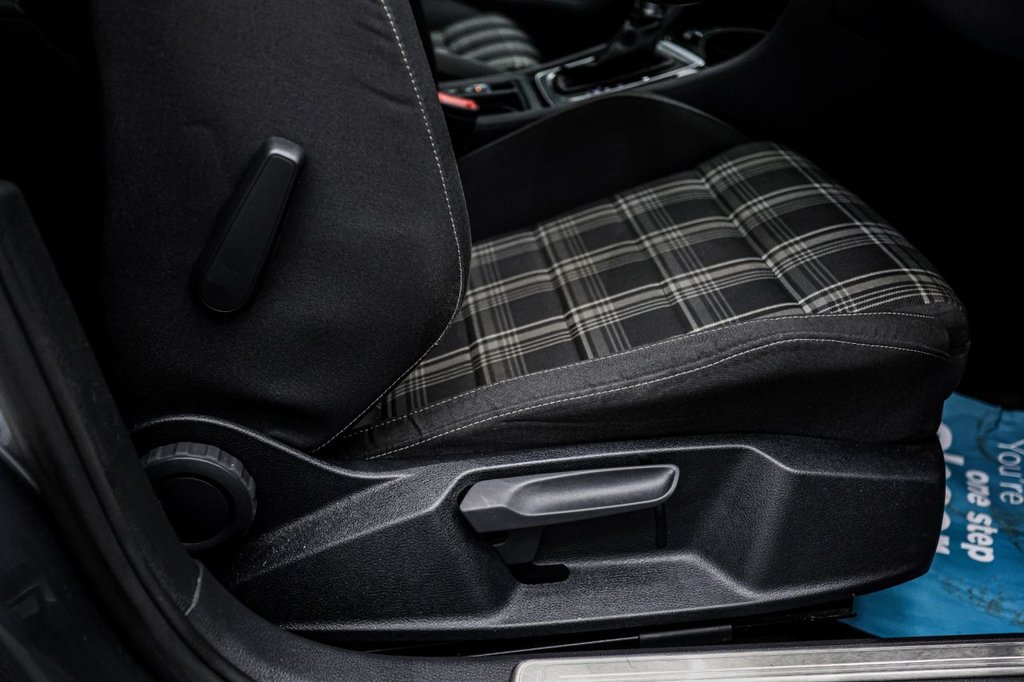 Used Volkswagen Golf 2019 for sale - 77027052: Photo 32