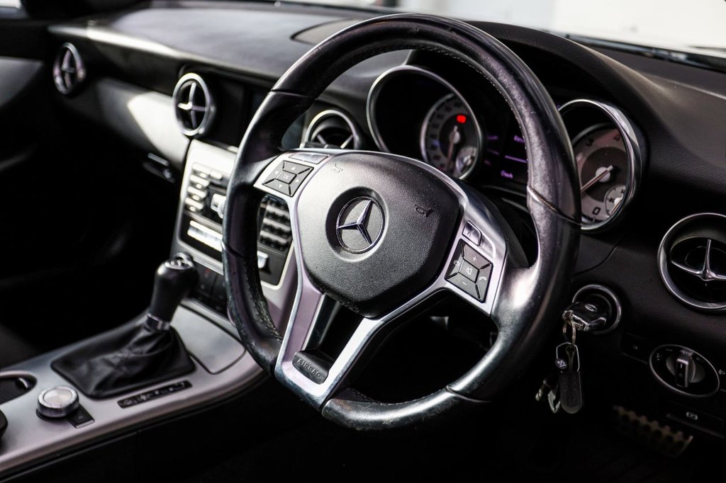 Used Mercedes-Benz SLK 2014 for sale - 76396080: Photo 30