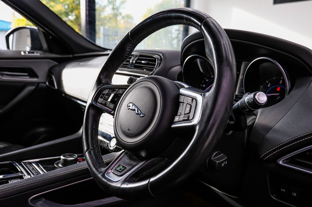 Used Jaguar F-Pace 2018 for sale - 76291815: Photo 35