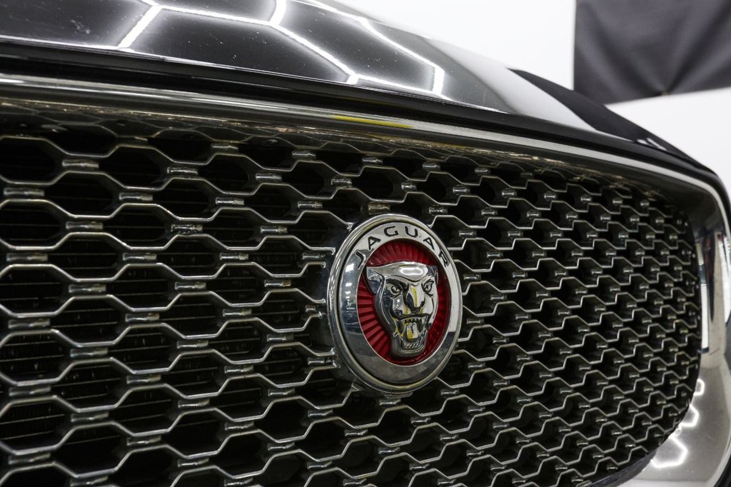 Used Jaguar XE 2018 for sale - 76582609: Photo 25