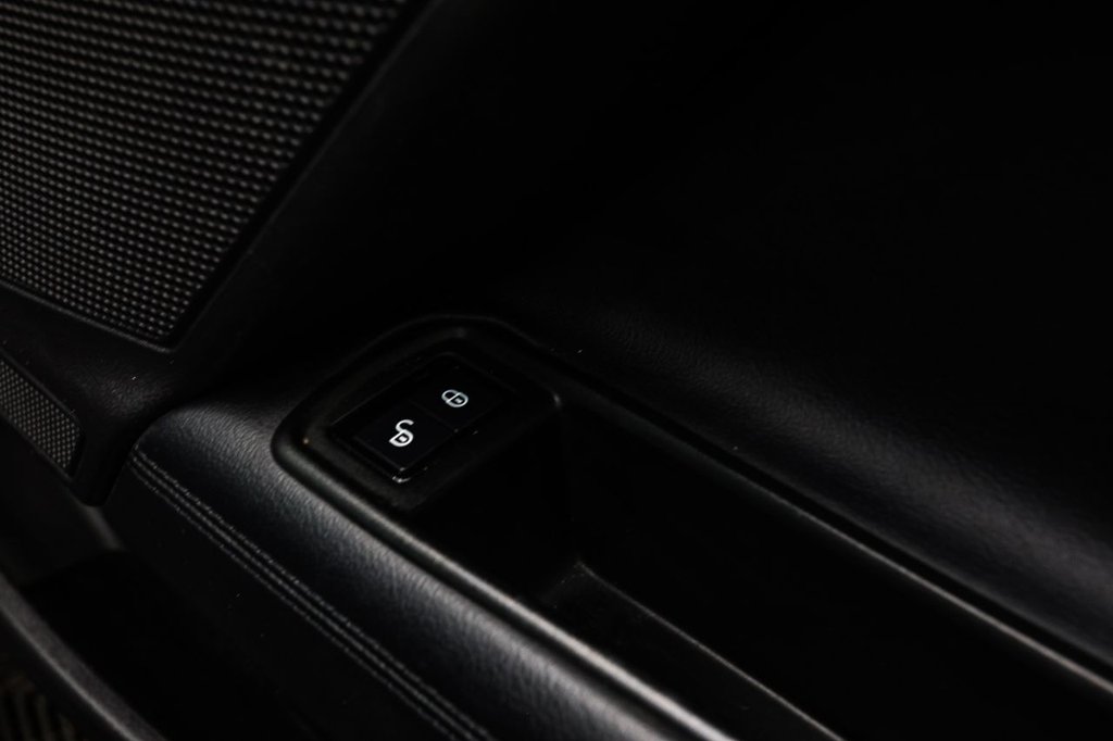 Used Jaguar XE 2018 for sale - 76582609: Photo 33