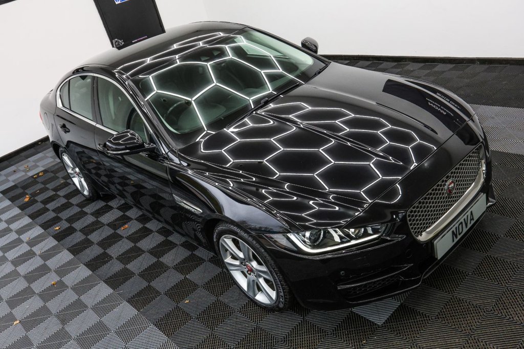 Used Jaguar XE 2018 for sale - 76582609: Photo 4