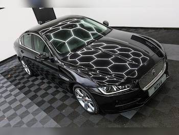 Used Jaguar XE 2018 for sale - 76582609: Photo