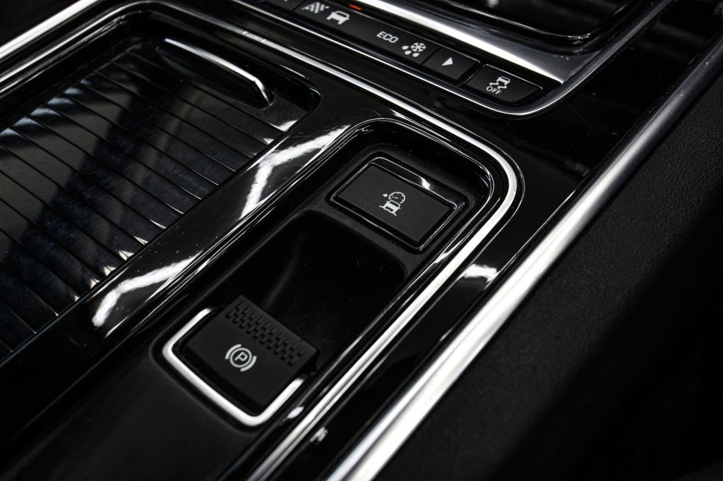 Used Jaguar XE 2018 for sale - 76582609: Photo 50