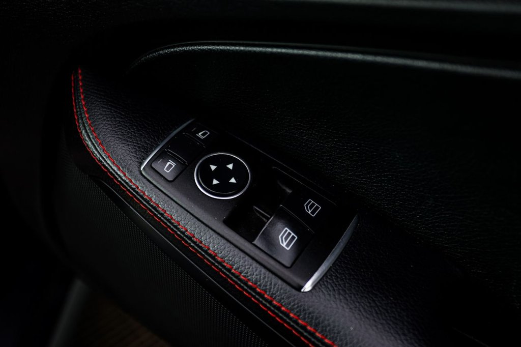 Used Mercedes-Benz SLK 2012 for sale - 77636768: Photo 30