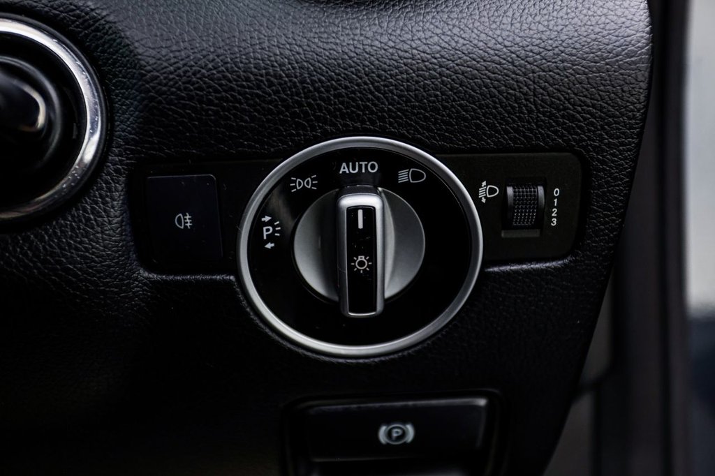 Used Mercedes-Benz SLK 2012 for sale - 77636768: Photo 39