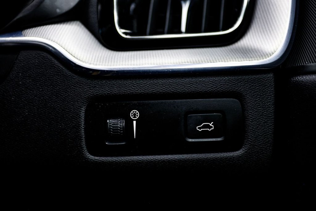 Used Volvo XC60 2021 for sale - 77302625: Photo 40