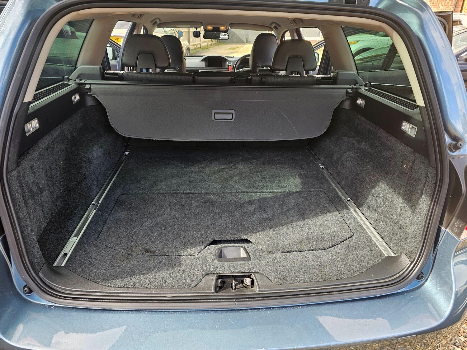 Used Volvo V70 for sale - 77839831: Photo 45