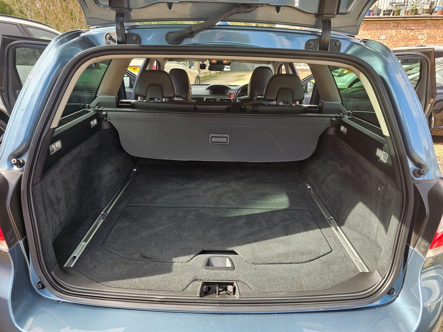 Used Volvo V70 for sale - 77839831: Photo 46