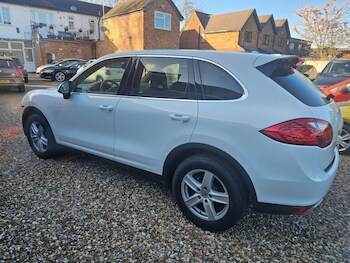 Used Porsche Cayenne 2014 for sale - 77924799: Photo