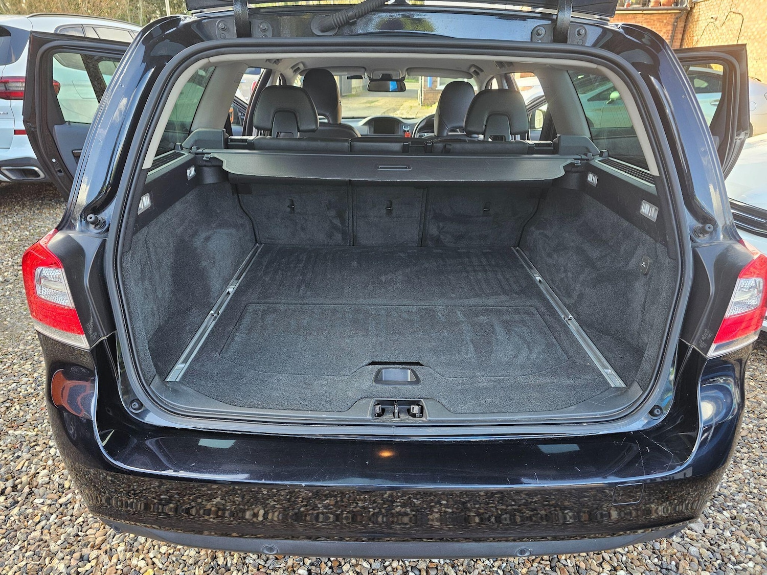 Used Volvo V70 for sale - 77839800: Photo 45