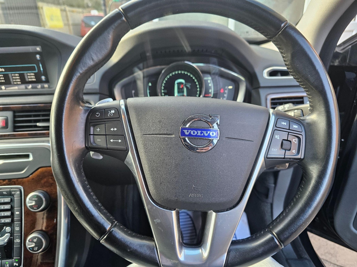 Used Volvo V70 for sale - 77839800: Photo 46