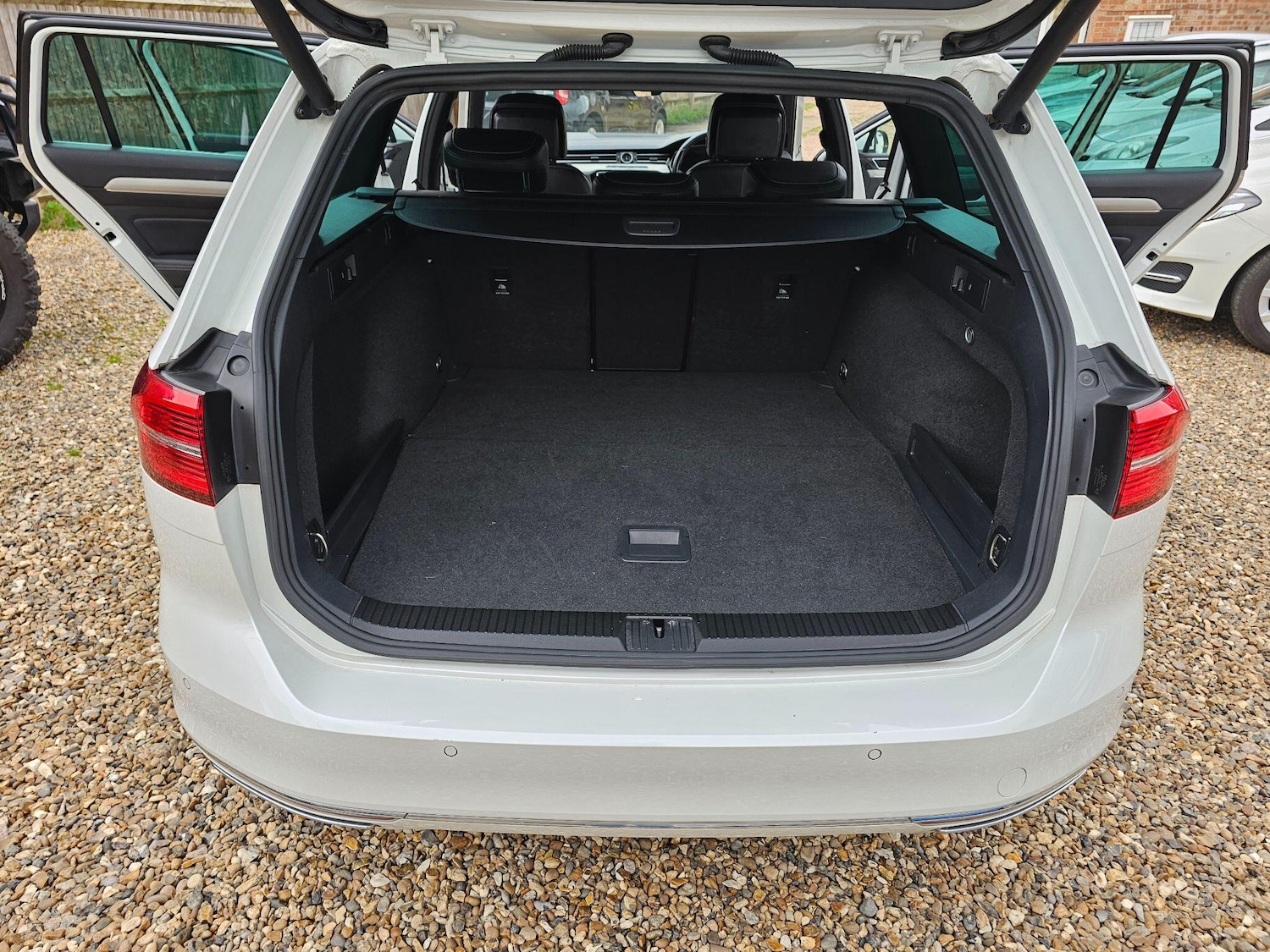 Used Volkswagen Passat for sale - 76306380: Photo 46