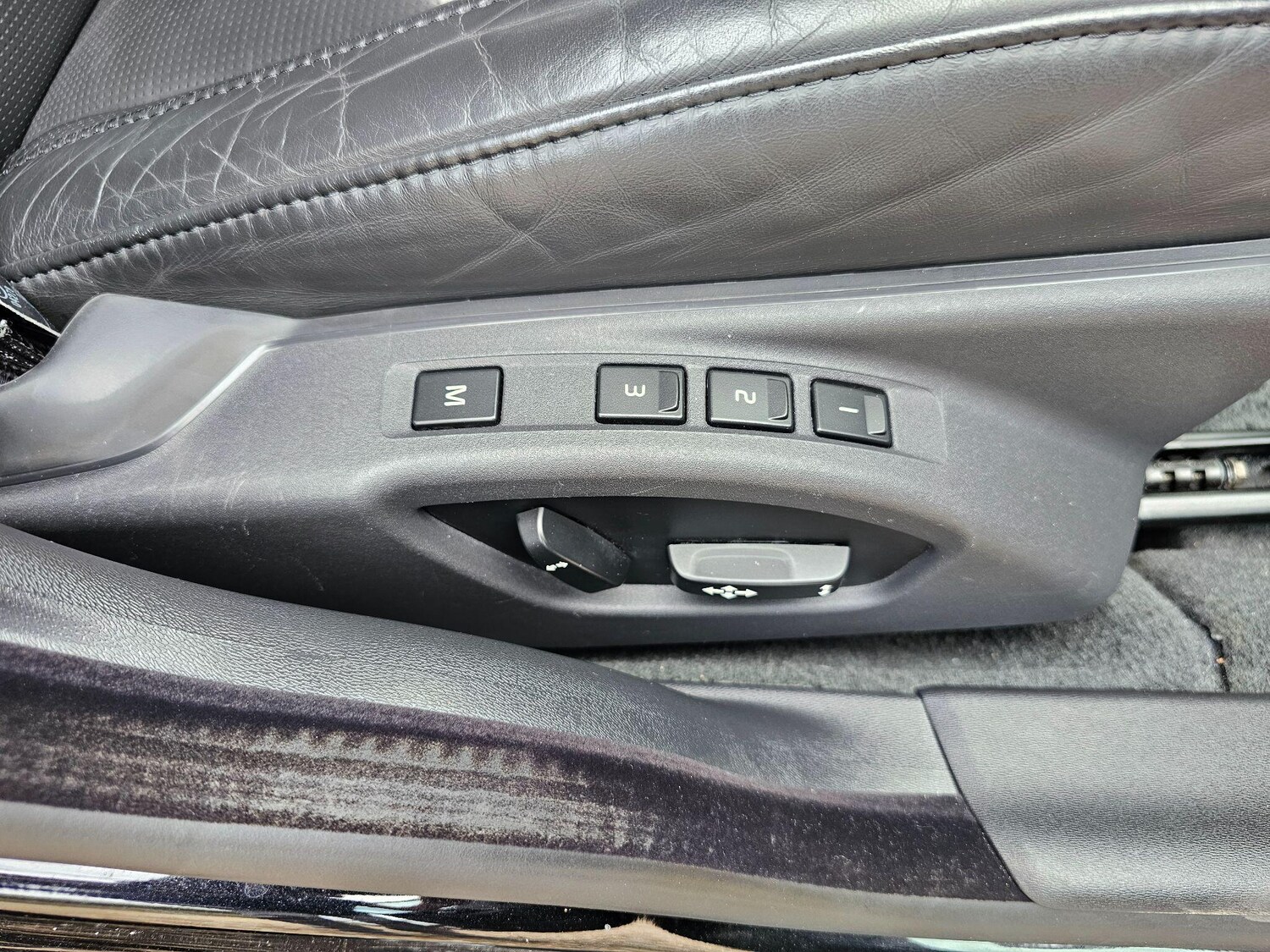 Used Volvo V70 for sale - 75707241: Photo 49