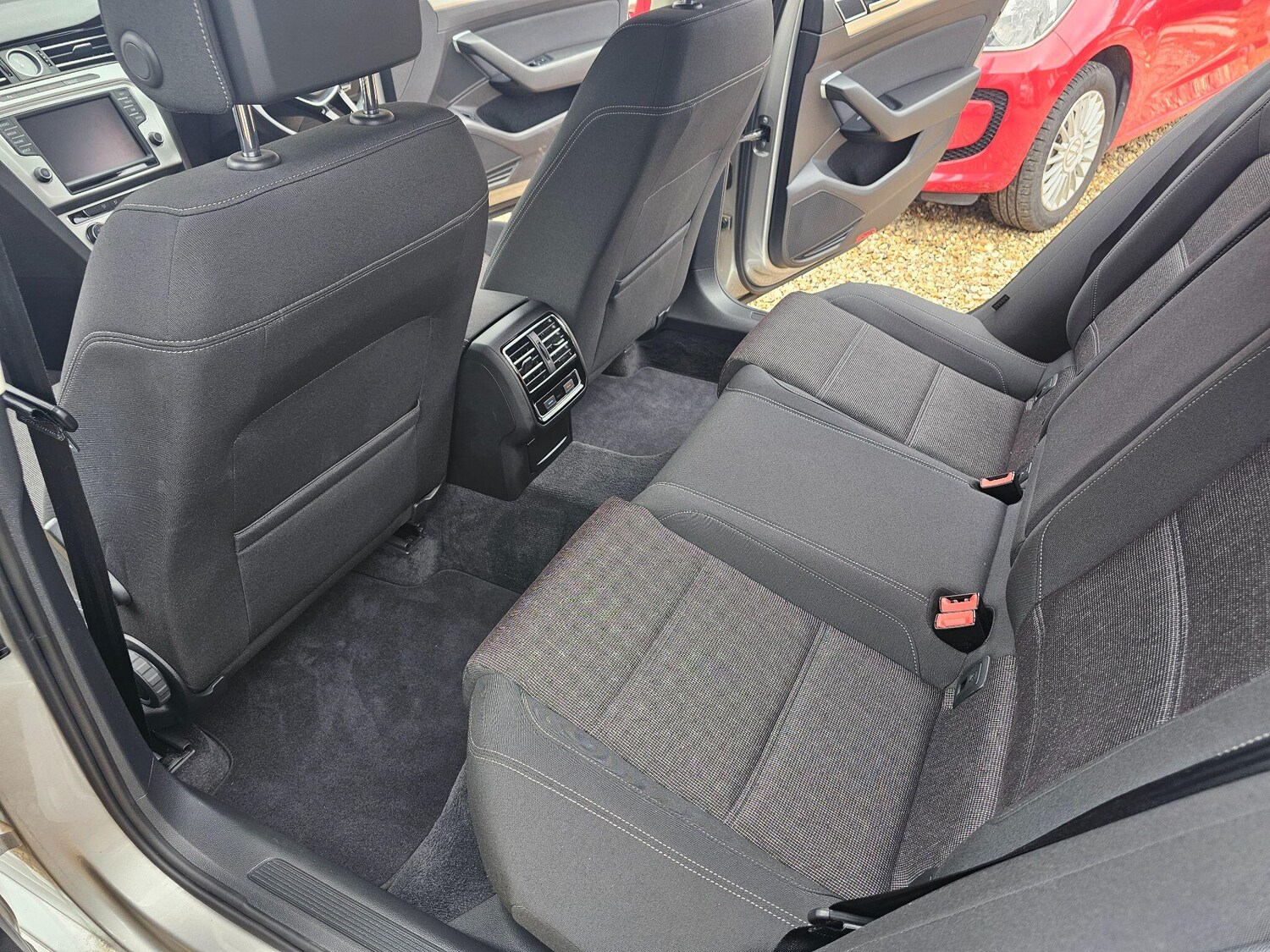 Used Volkswagen Passat for sale - 76306558: Photo 37