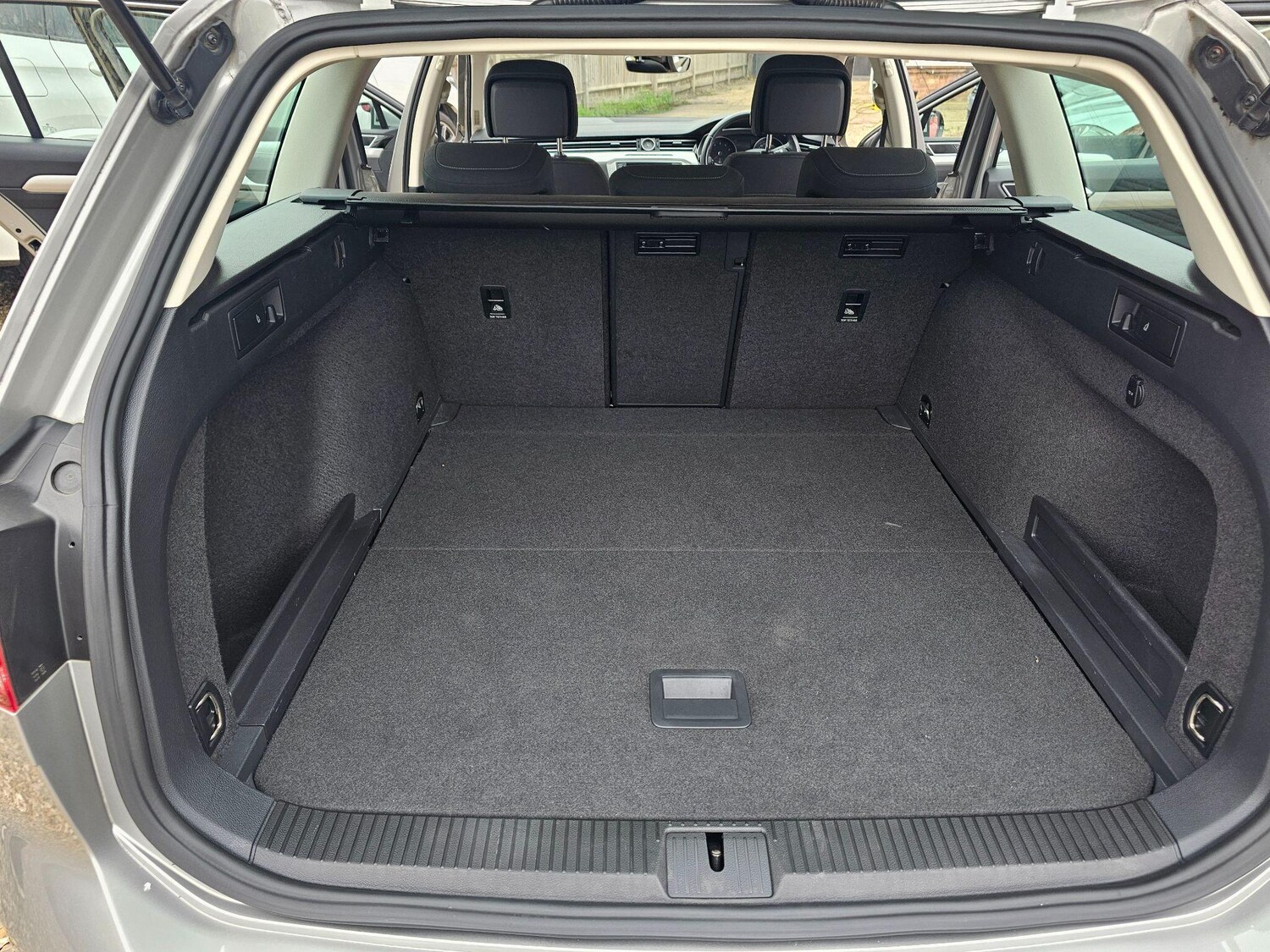 Used Volkswagen Passat for sale - 76306558: Photo 44