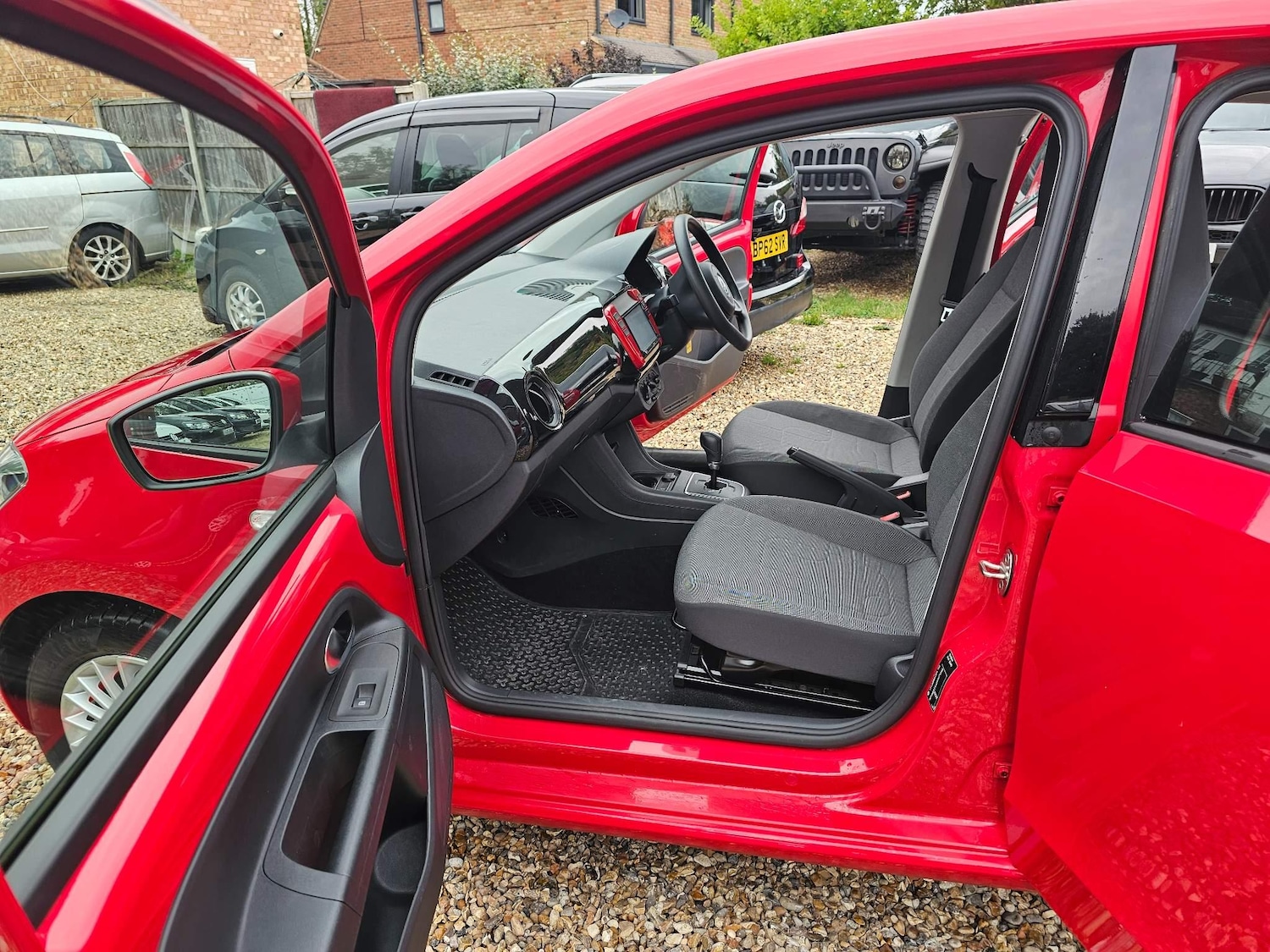 Used Volkswagen up! 2024 for sale - 76228108: Photo 36