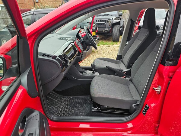 Used Volkswagen up! 2024 for sale - 76228108: Photo 37