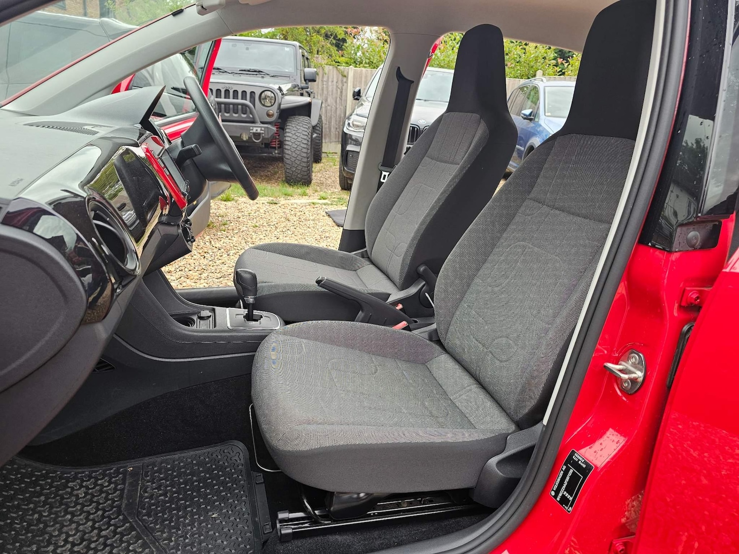 Used Volkswagen up! 2024 for sale - 76228108: Photo 39