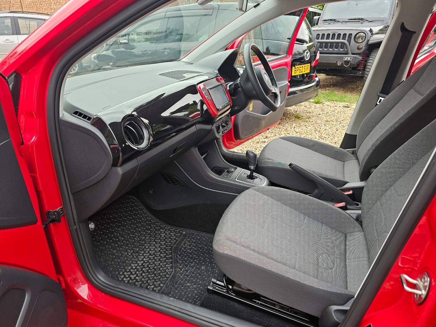 Used Volkswagen up! 2024 for sale - 76228108: Photo 41