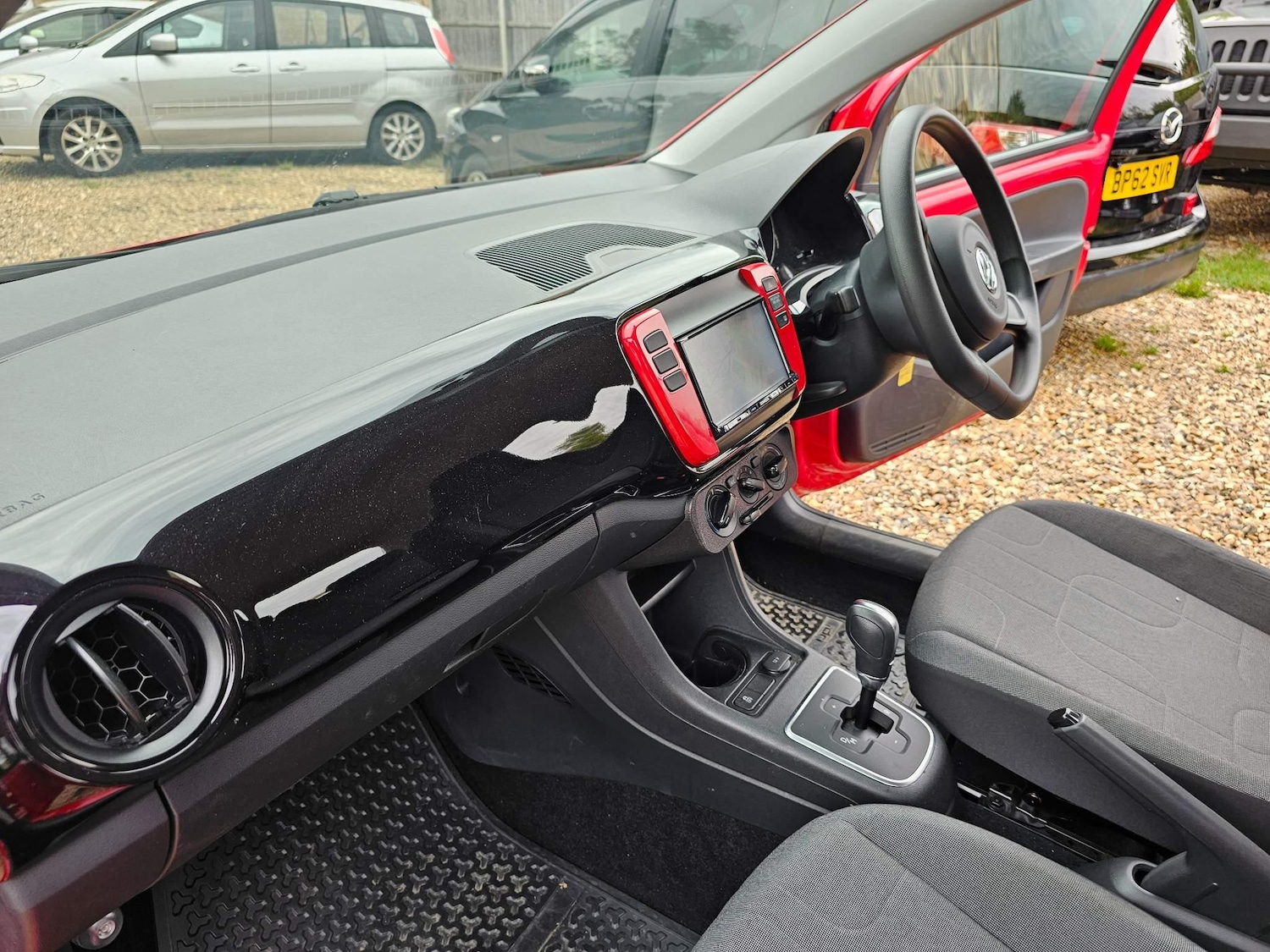 Used Volkswagen up! 2024 for sale - 76228108: Photo 42