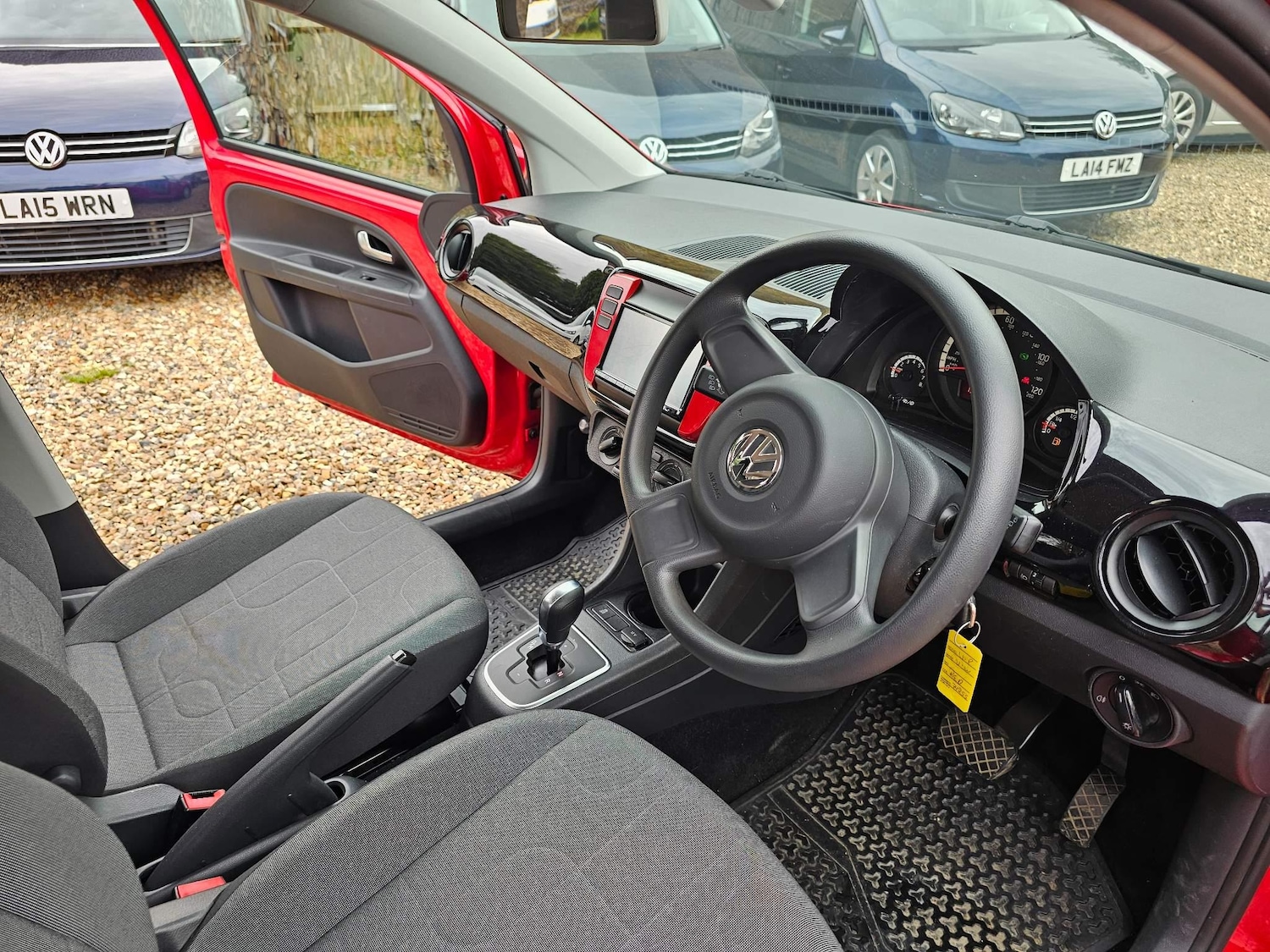 Used Volkswagen up! 2024 for sale - 76228108: Photo 61