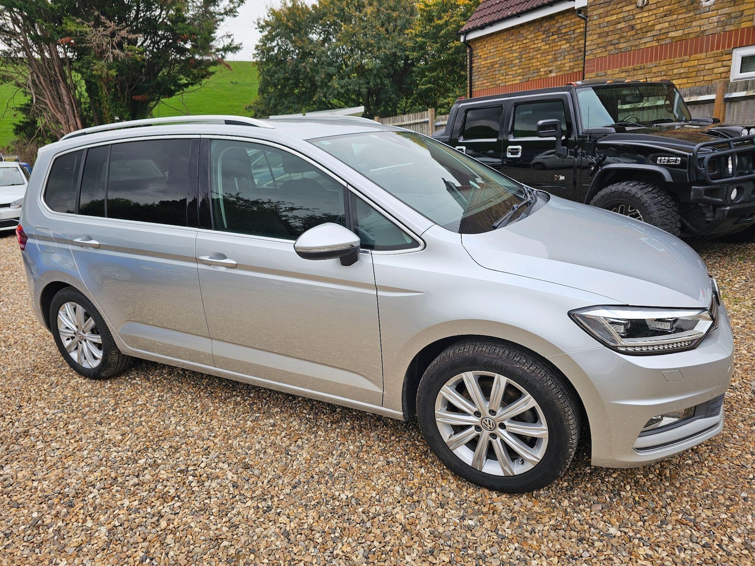 Used Volkswagen Touran 2025 for sale - 76989164: Photo 2