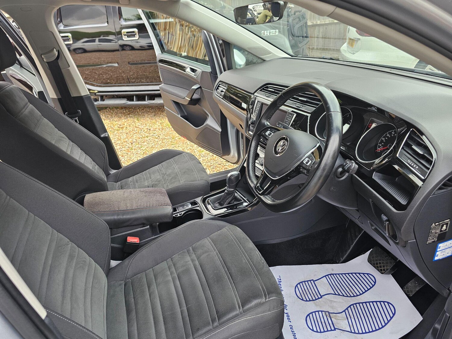 Used Volkswagen Touran for sale - 76306198: Photo 44